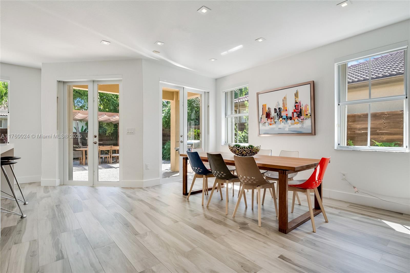 ISLANDS AT DORAL - Residential