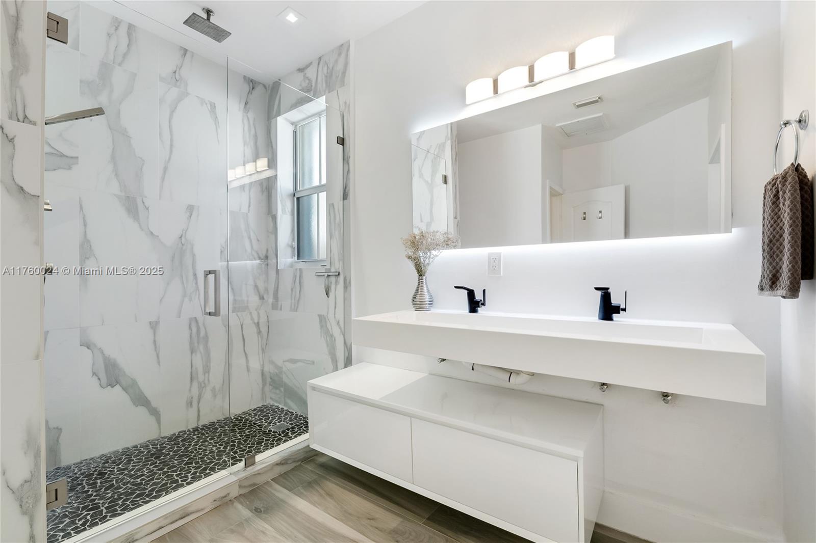 ISLANDS AT DORAL - Residential