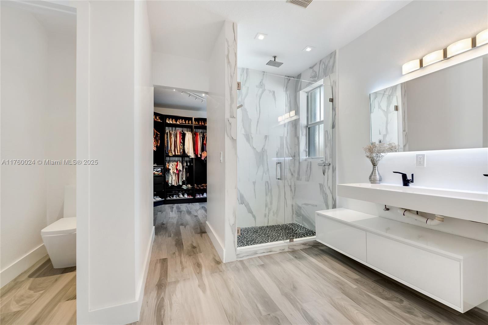 ISLANDS AT DORAL - Residential