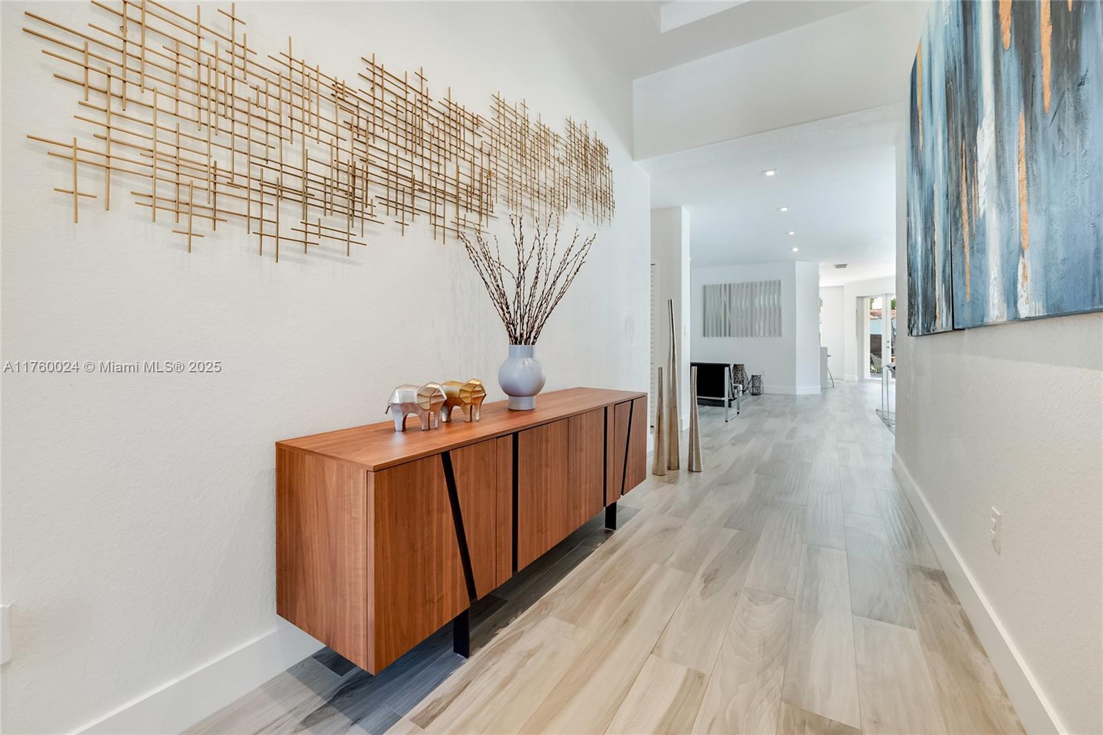 ISLANDS AT DORAL - Residential
