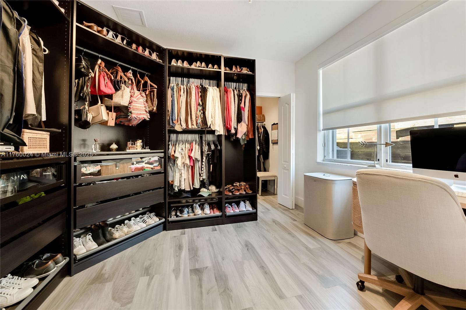 ISLANDS AT DORAL - Residential