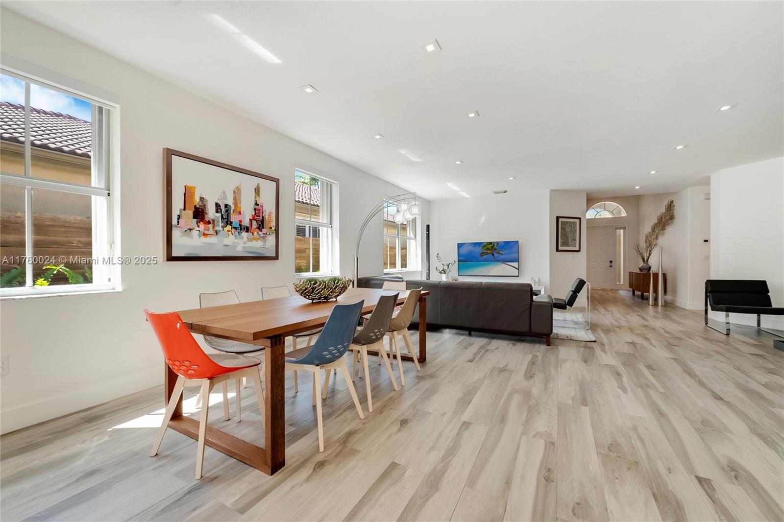 ISLANDS AT DORAL - Residential