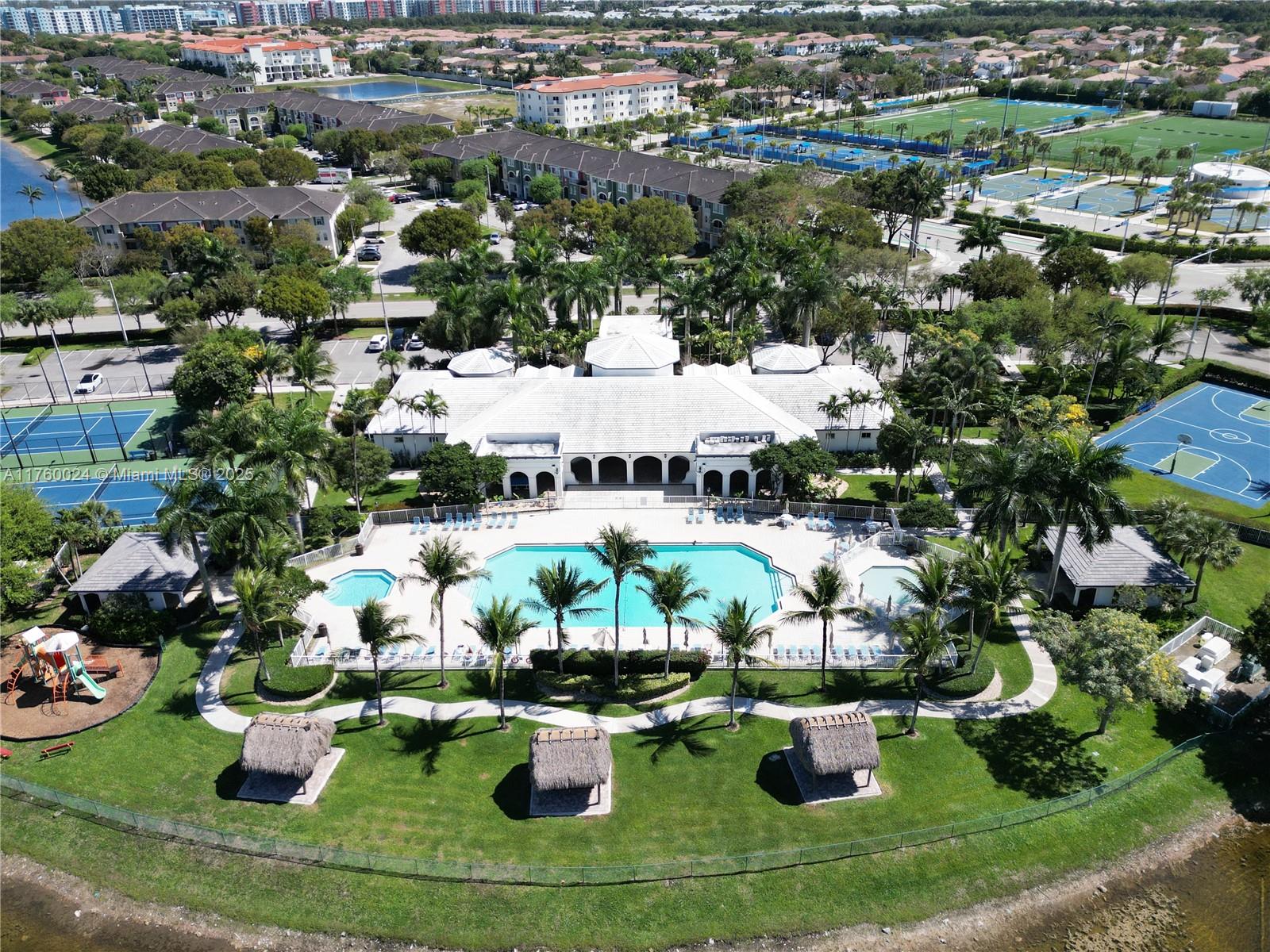 ISLANDS AT DORAL - Residential