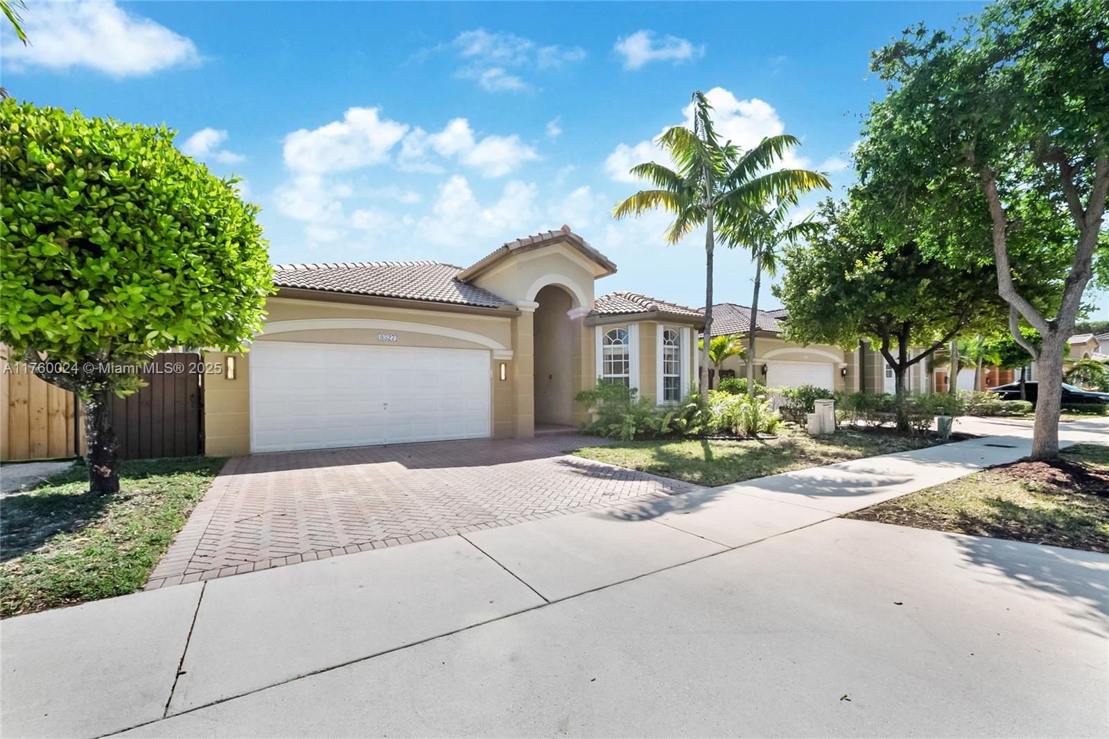 ISLANDS AT DORAL - Residential