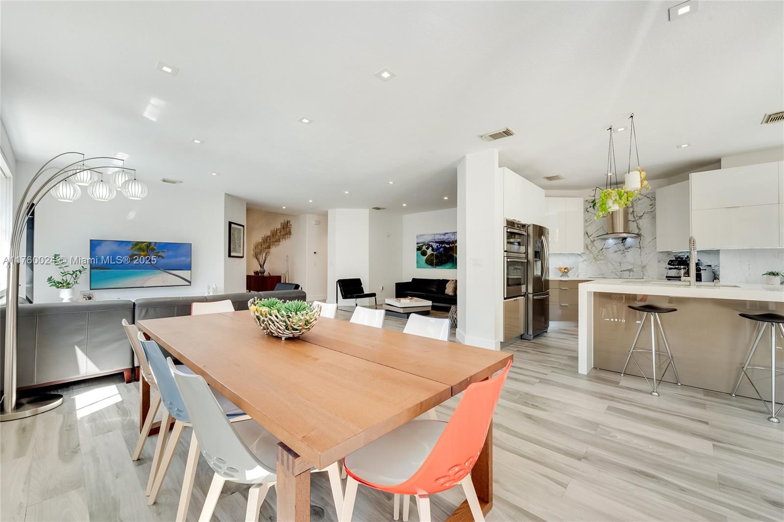 ISLANDS AT DORAL - Residential