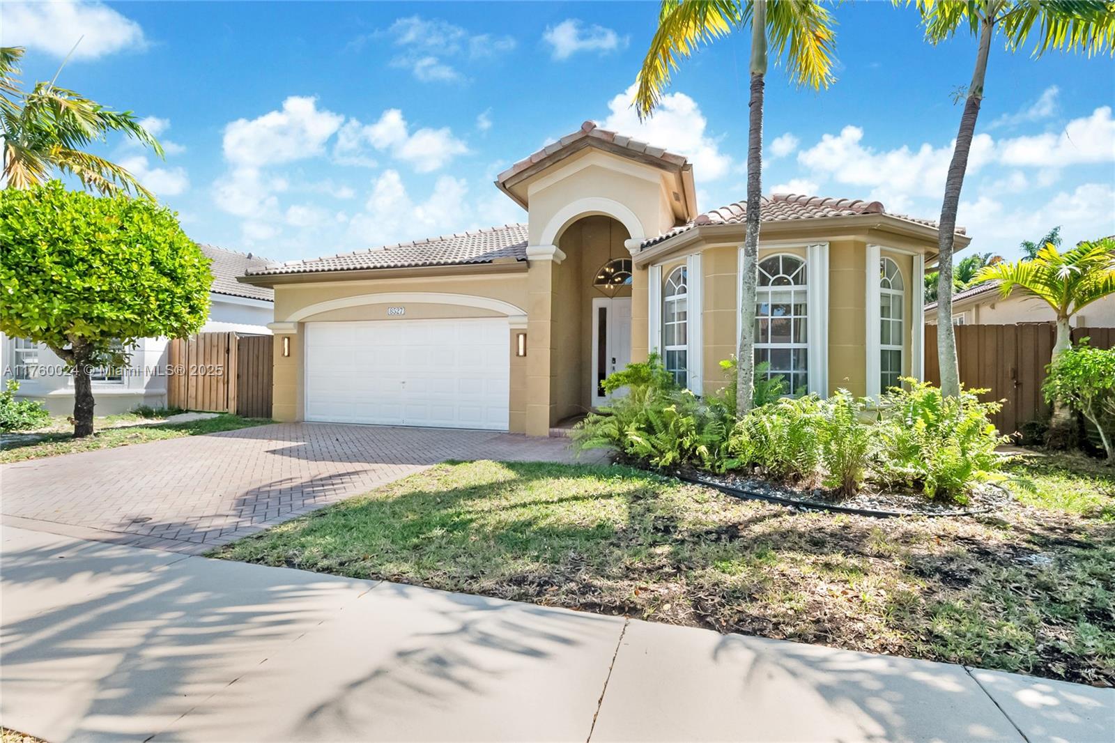 ISLANDS AT DORAL - Residential