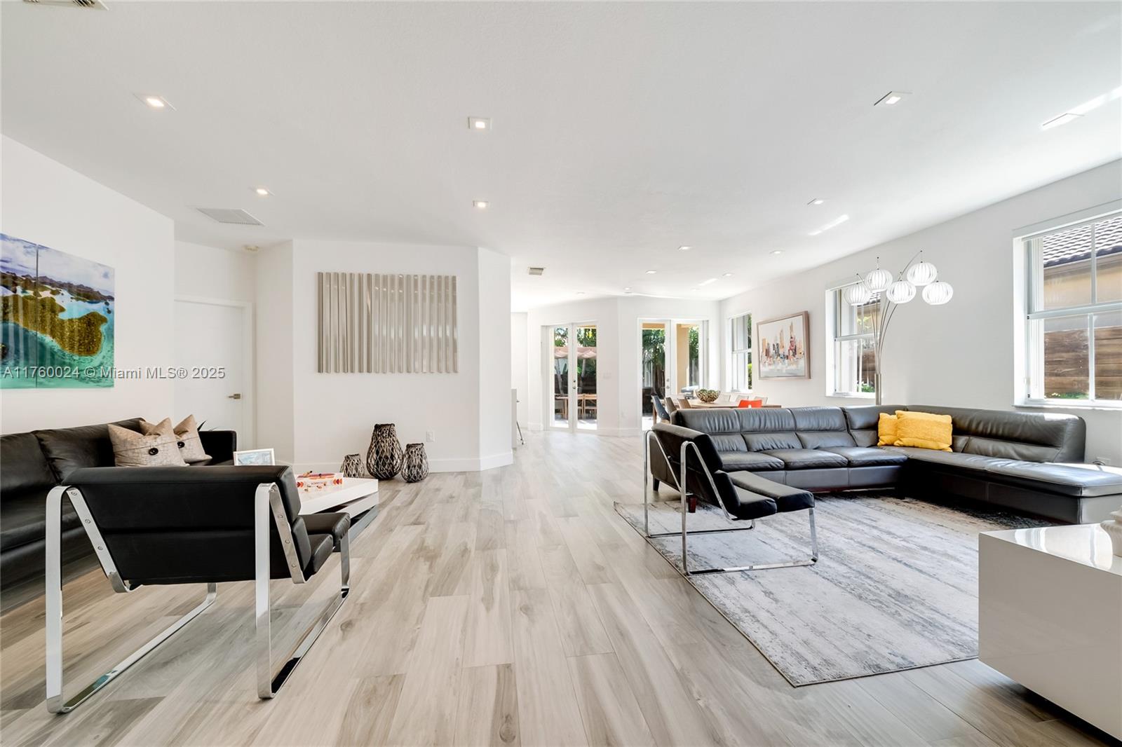ISLANDS AT DORAL - Residential