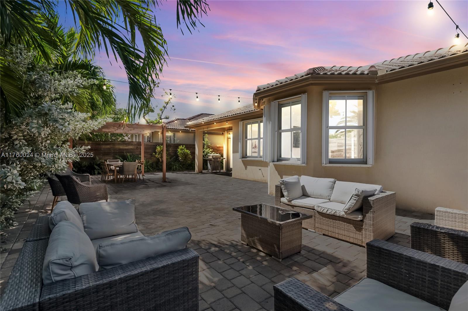 ISLANDS AT DORAL - Residential