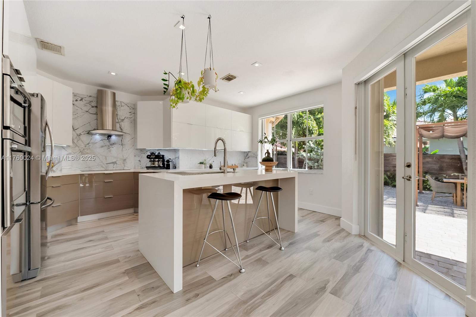 ISLANDS AT DORAL - Residential
