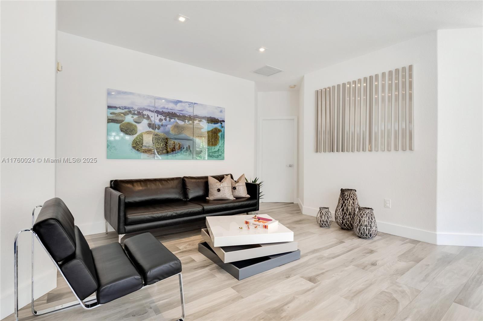 ISLANDS AT DORAL - Residential
