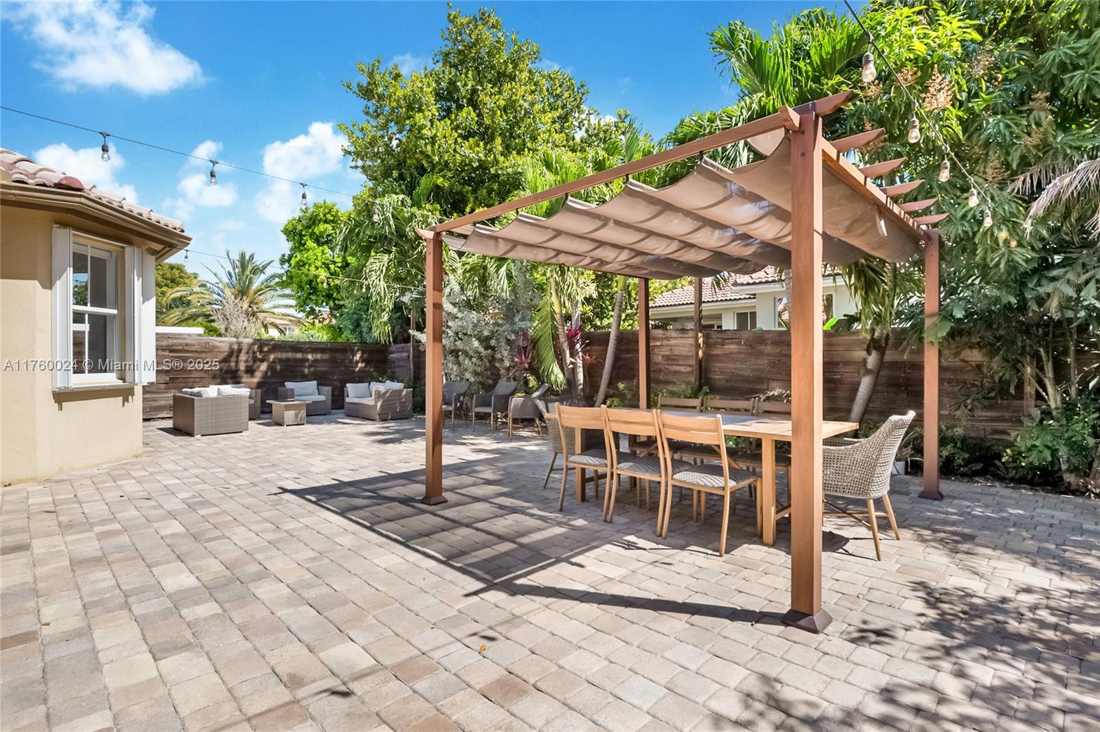 ISLANDS AT DORAL - Residential