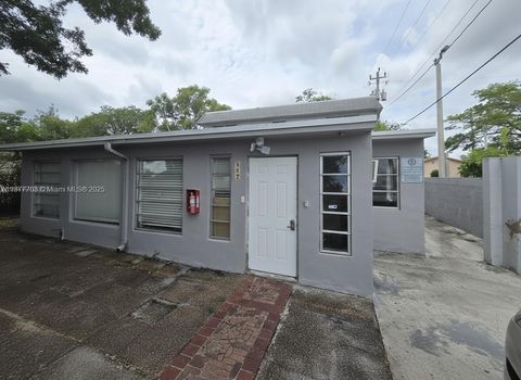 Photo of 537 NW 20th Ave, Fort Lauderdale, FL 33311 (MLS # A11877708)