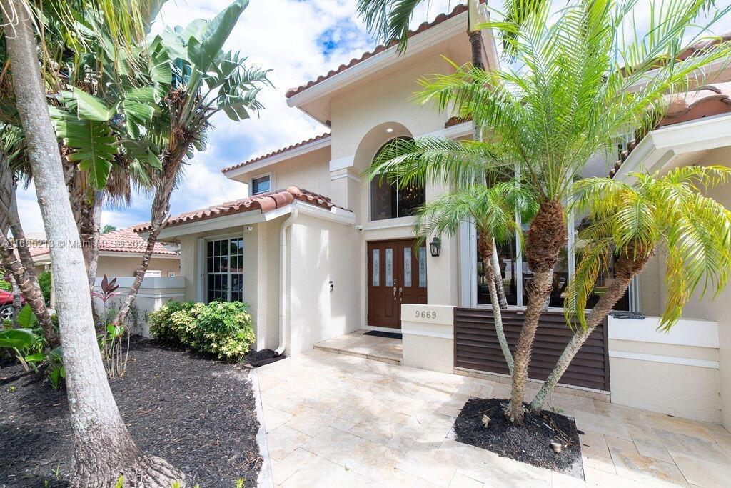 WEST BOCA LAKE - Residential