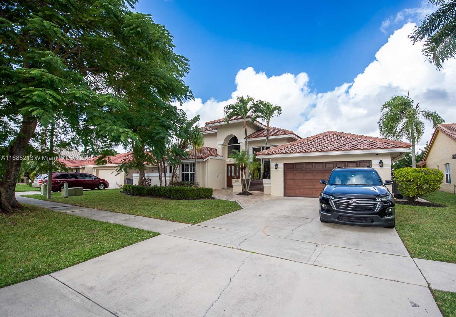 WEST BOCA LAKE - Residential