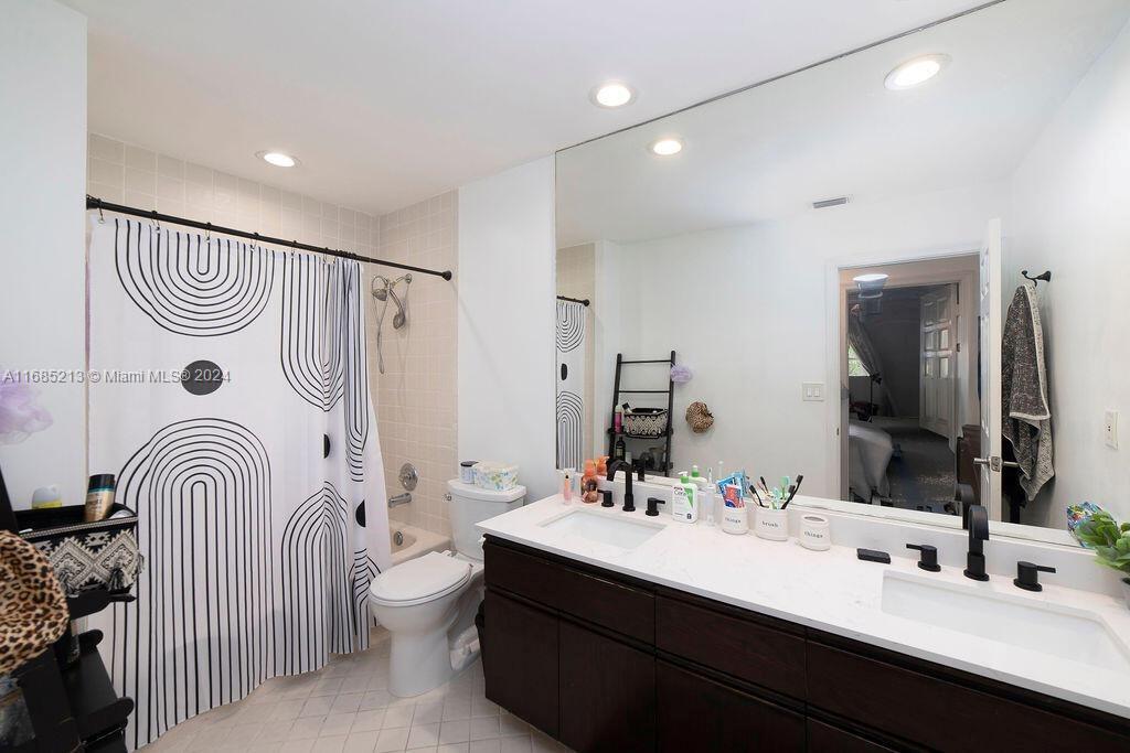 WEST BOCA LAKE - Residential