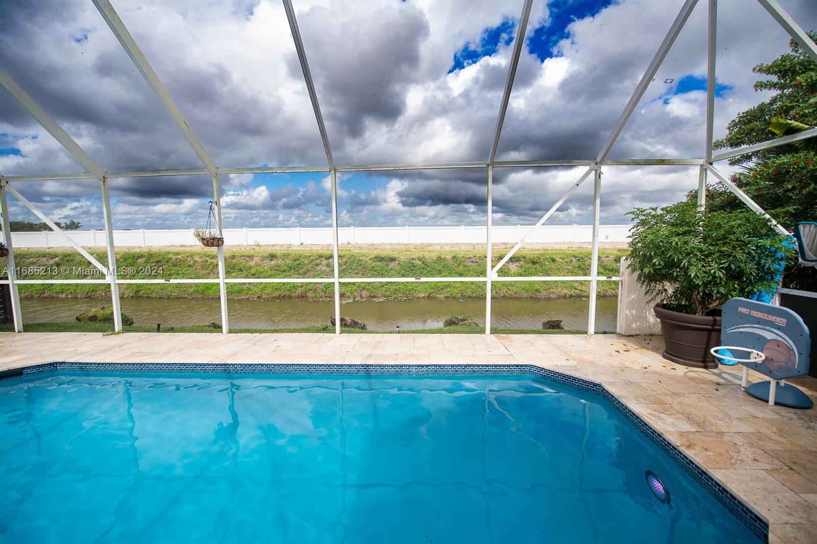 WEST BOCA LAKE - Residential