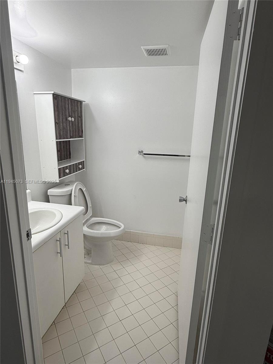 900 SW 142nd Ave 305L