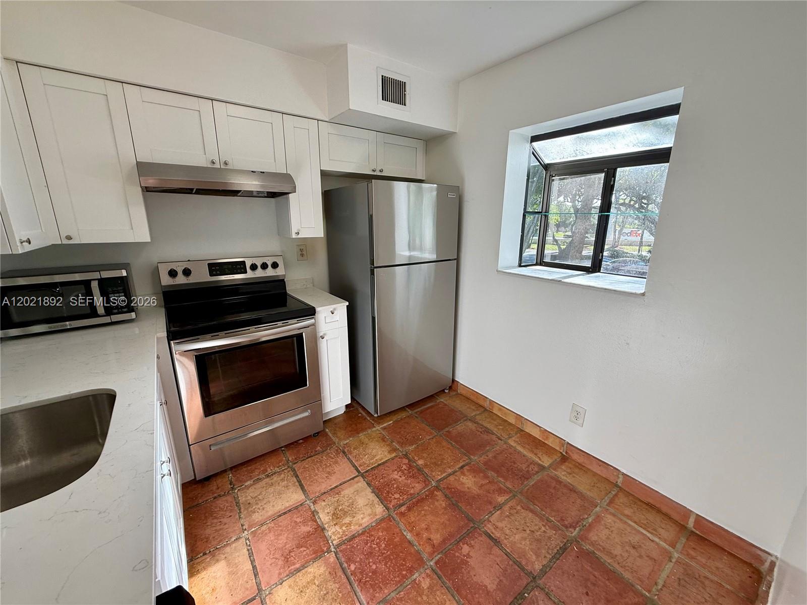 110 Gardens Dr 203