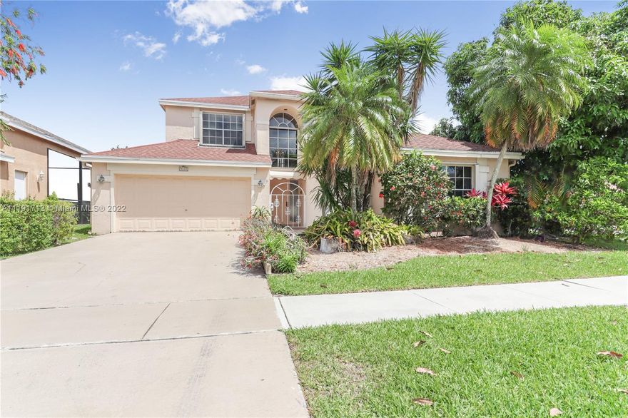 Fantastic 4 bedroom 2 1/2 bath home with the main bedroom suite on first floor.  Corner lot with lake view.  Large open living and dining room vaulted ceilings upon entry. This home is light and bright.  Kitchen is open to family and breakfast rooms. Loft area that is large enough for study nook. 3 bedrooms on second floor.  4th bedroom has built in's for office.  Huge screened extended patio with jacuzzi and lake view.  Great for entertaining.  Garden has fruit producing star fruit and mango tree.  Close to supermarket and shopping.  Community has pools, tennis courts, basketball court and playground.  Close to 441 and Florida Turnpike.    Recent updates (2020) include A/C and water heater.