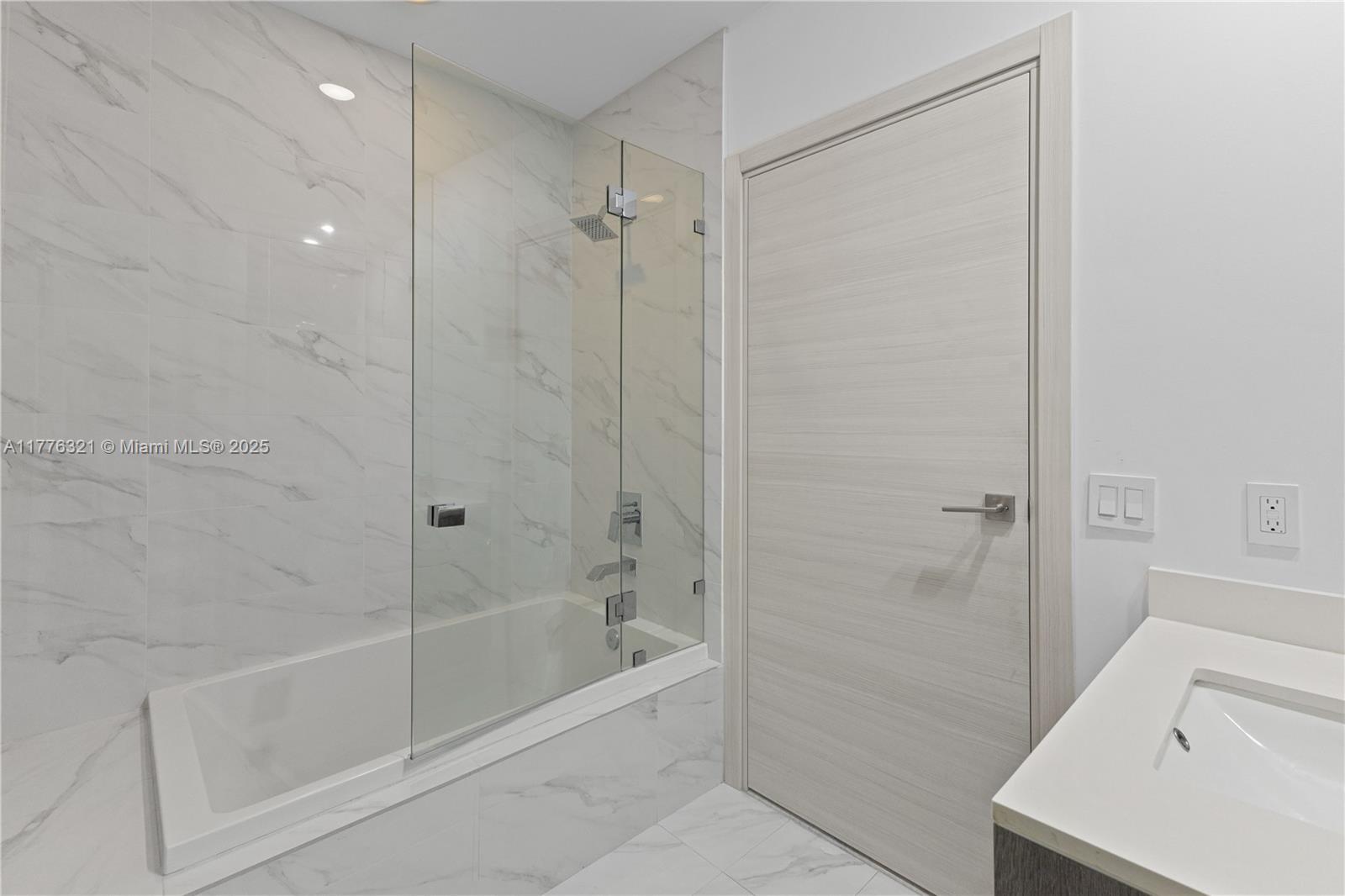 801 SMA RESIDENCES CONDO - Residential