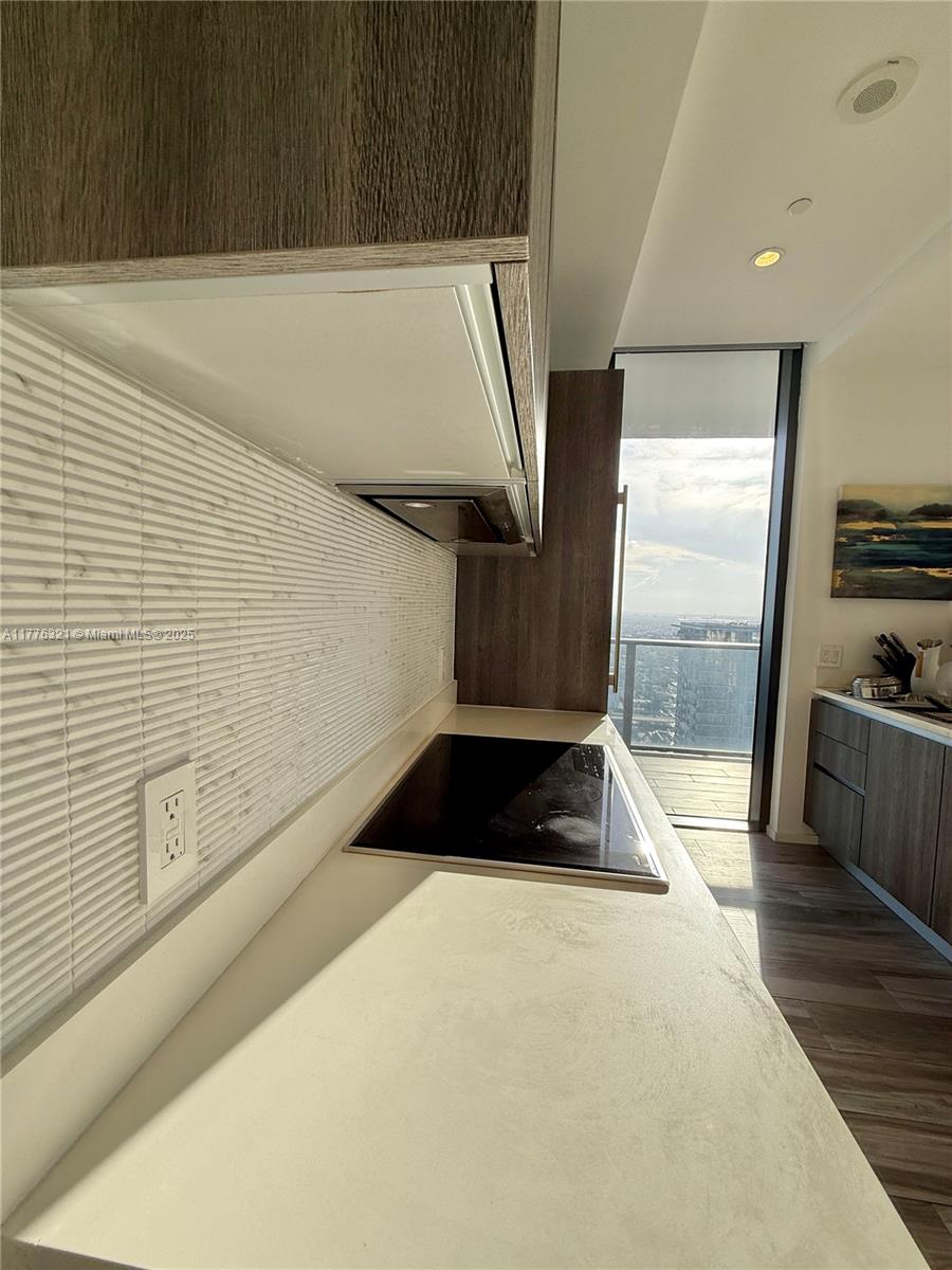 801 SMA RESIDENCES CONDO - Residential