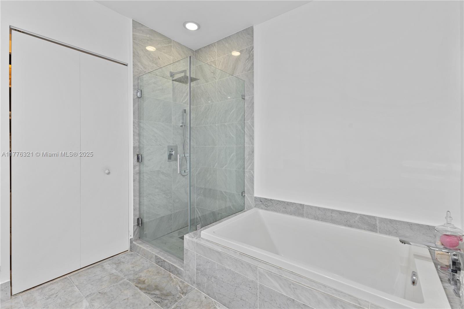 801 SMA RESIDENCES CONDO - Residential