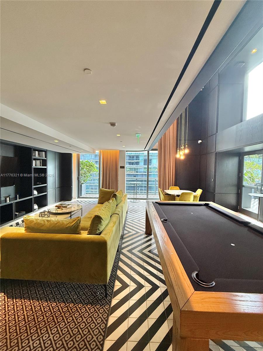 801 SMA RESIDENCES CONDO - Residential