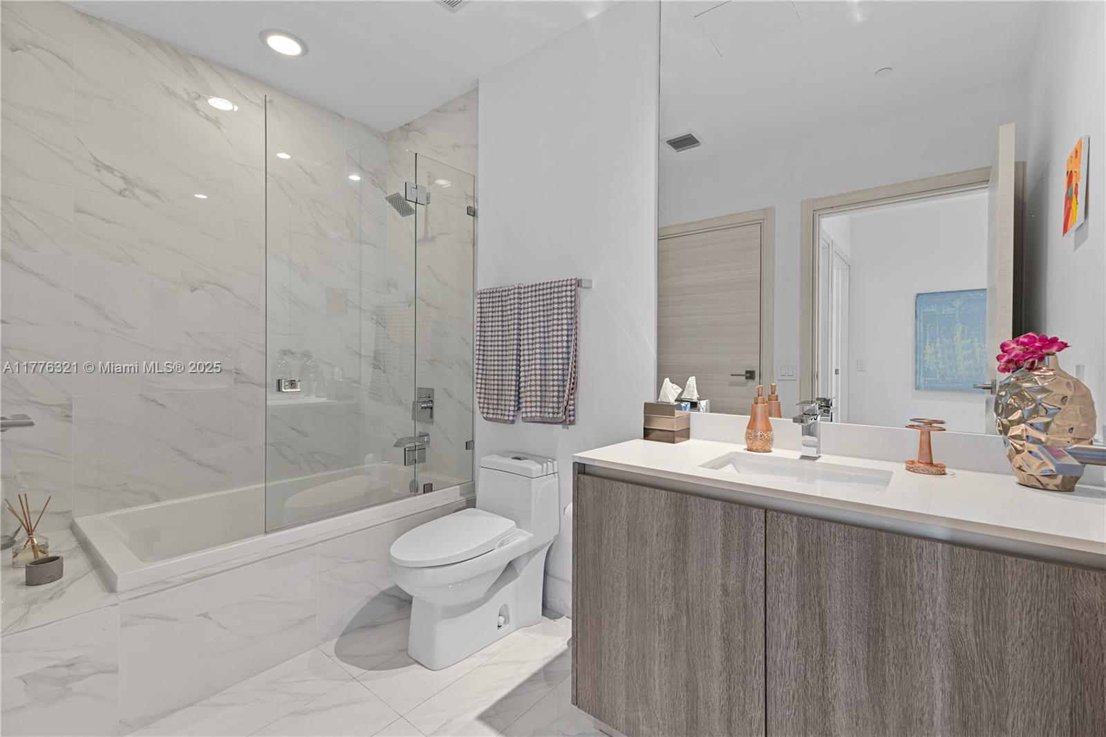 801 SMA RESIDENCES CONDO - Residential