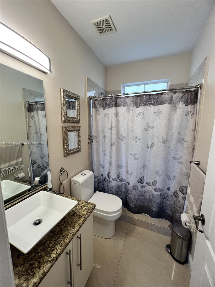 ISLANDS AT DORAL 1ST ADDN - Residential Lease