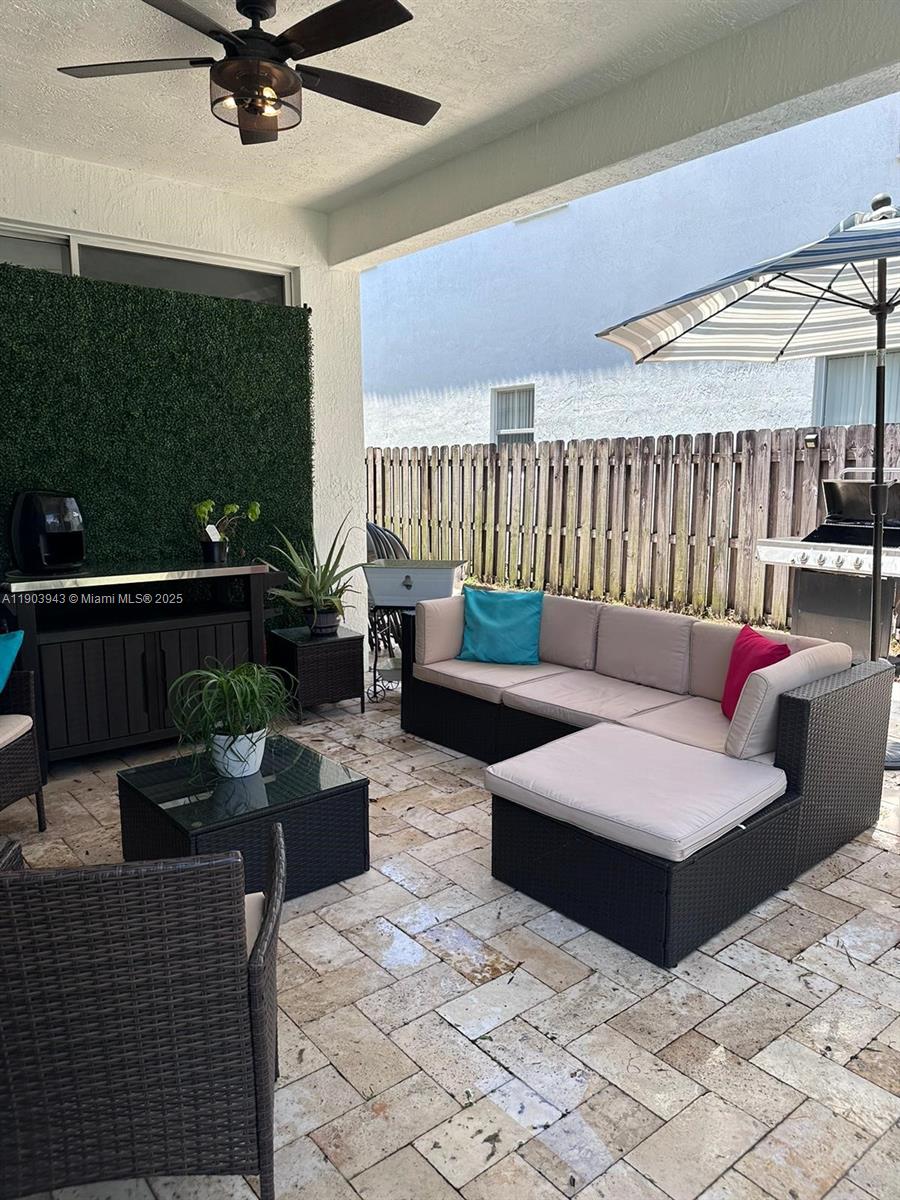 ISLANDS AT DORAL 1ST ADDN - Residential Lease