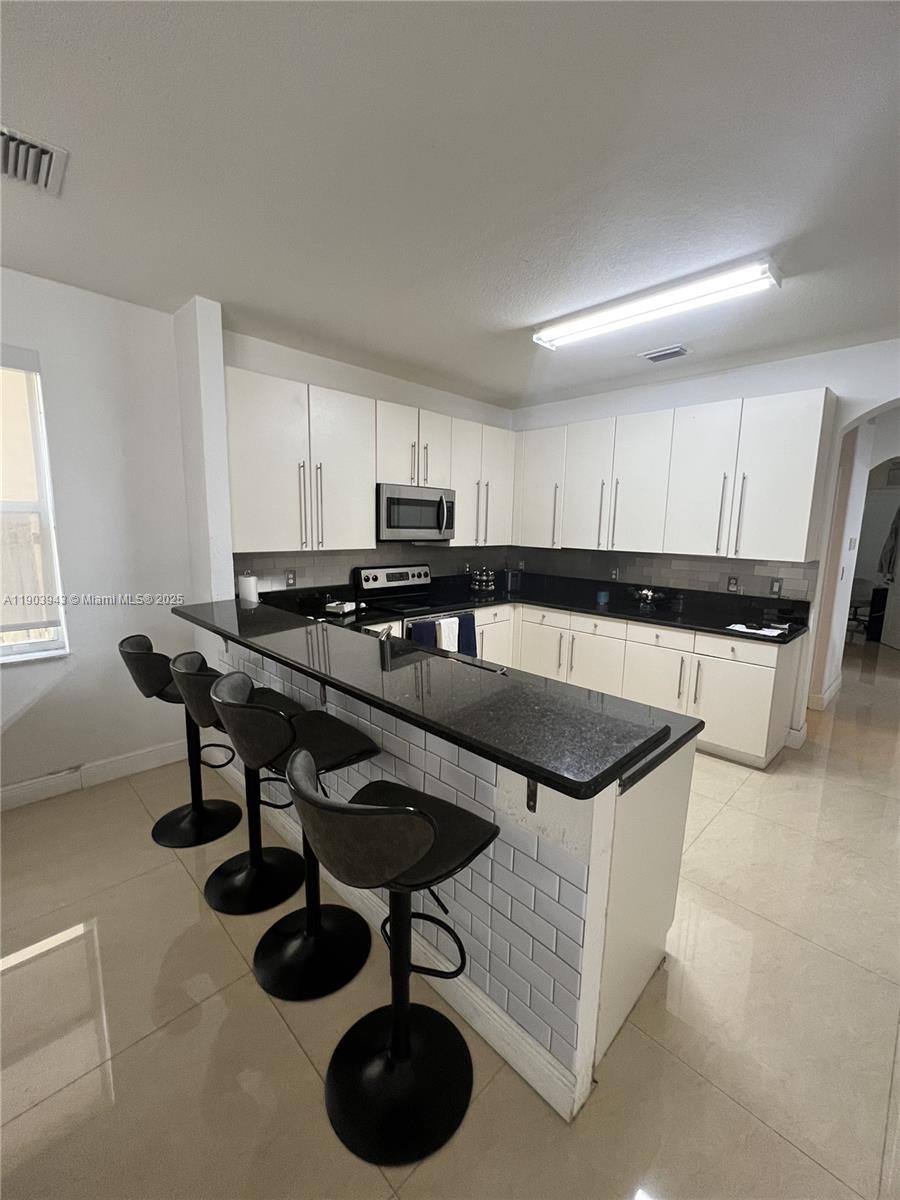 ISLANDS AT DORAL 1ST ADDN - Residential Lease