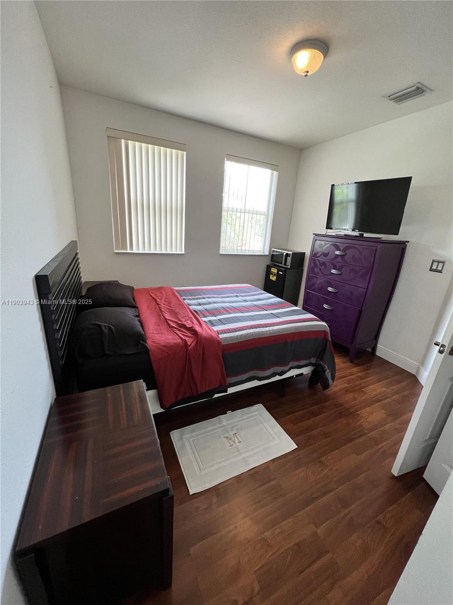 ISLANDS AT DORAL 1ST ADDN - Residential Lease