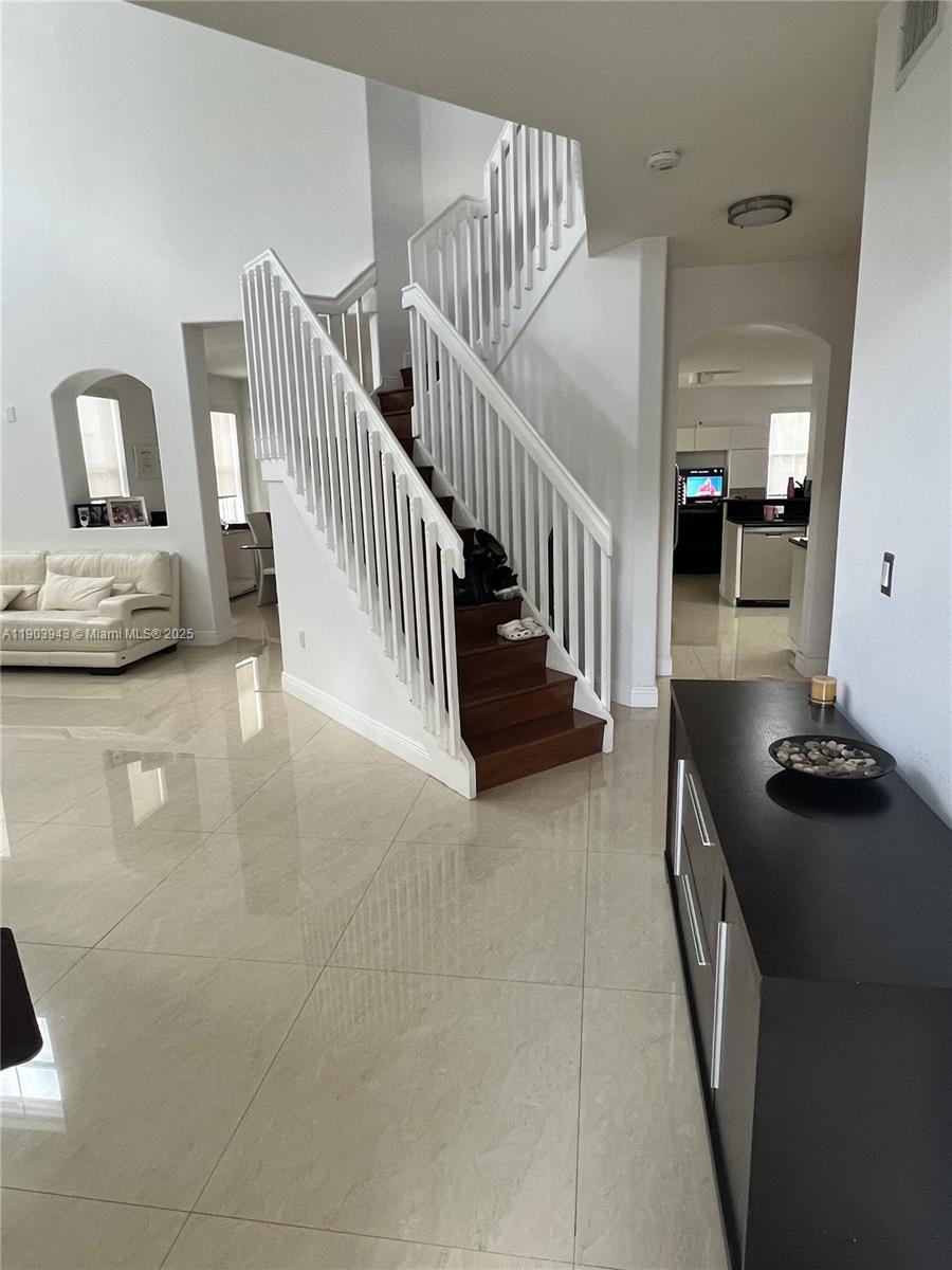 ISLANDS AT DORAL 1ST ADDN - Residential Lease