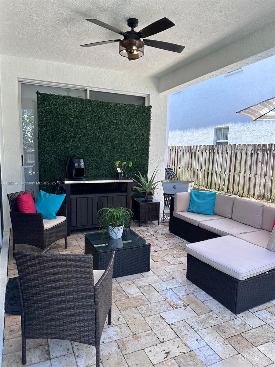 ISLANDS AT DORAL 1ST ADDN - Residential Lease