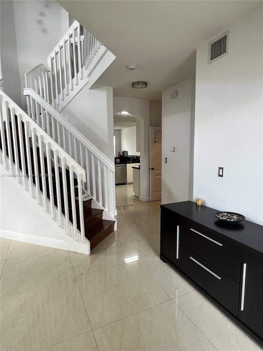 ISLANDS AT DORAL 1ST ADDN - Residential Lease