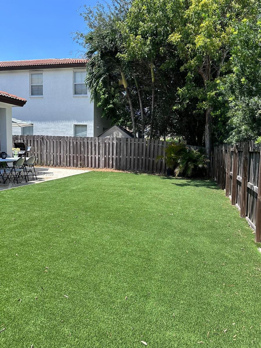 ISLANDS AT DORAL 1ST ADDN - Residential Lease