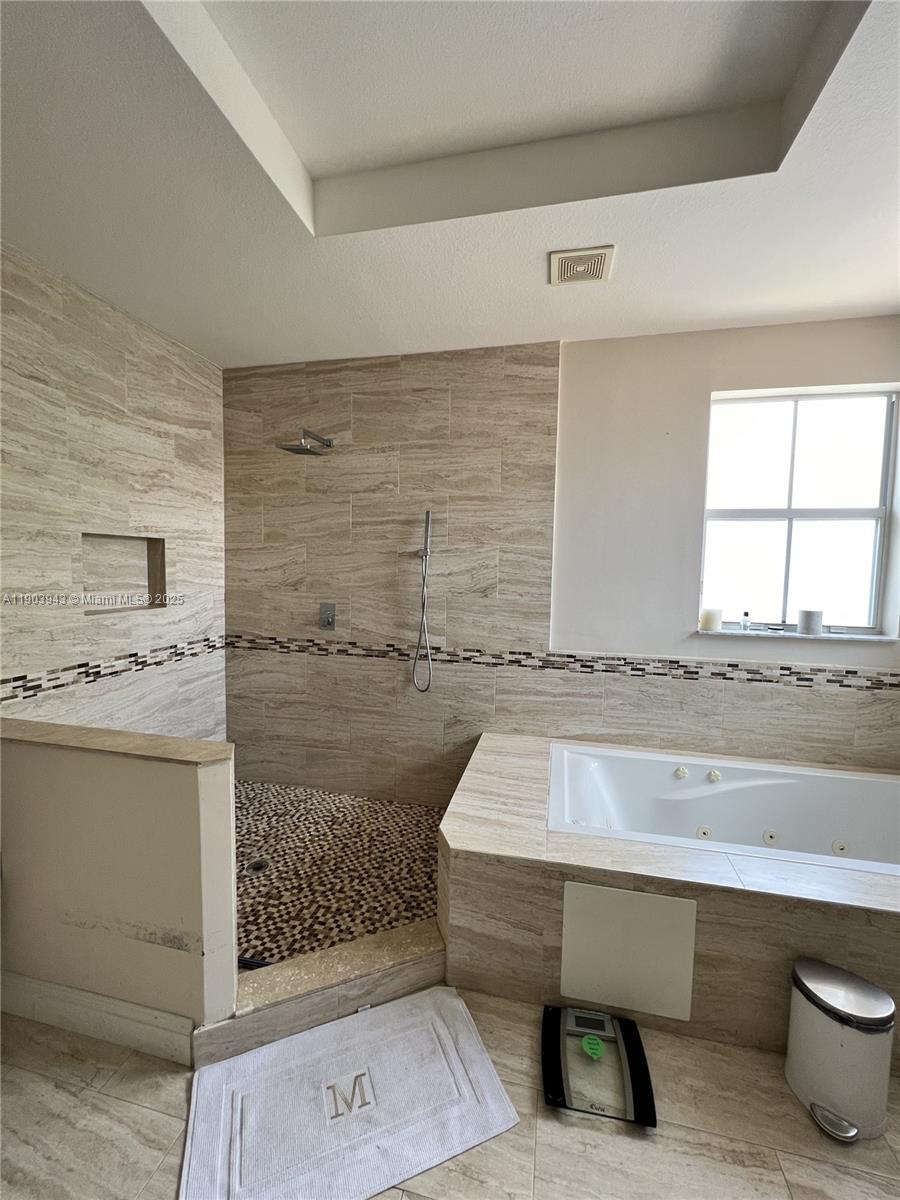 ISLANDS AT DORAL 1ST ADDN - Residential Lease