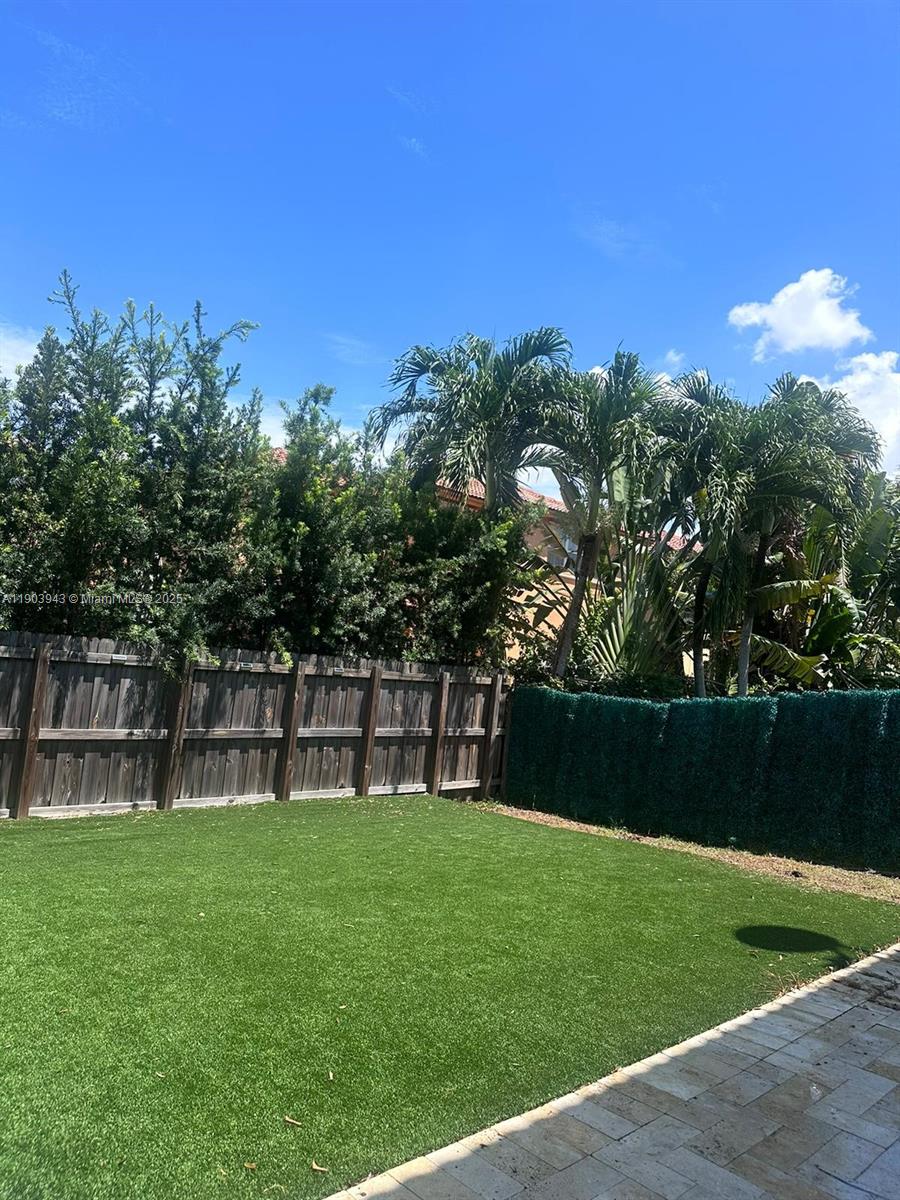 ISLANDS AT DORAL 1ST ADDN - Residential Lease