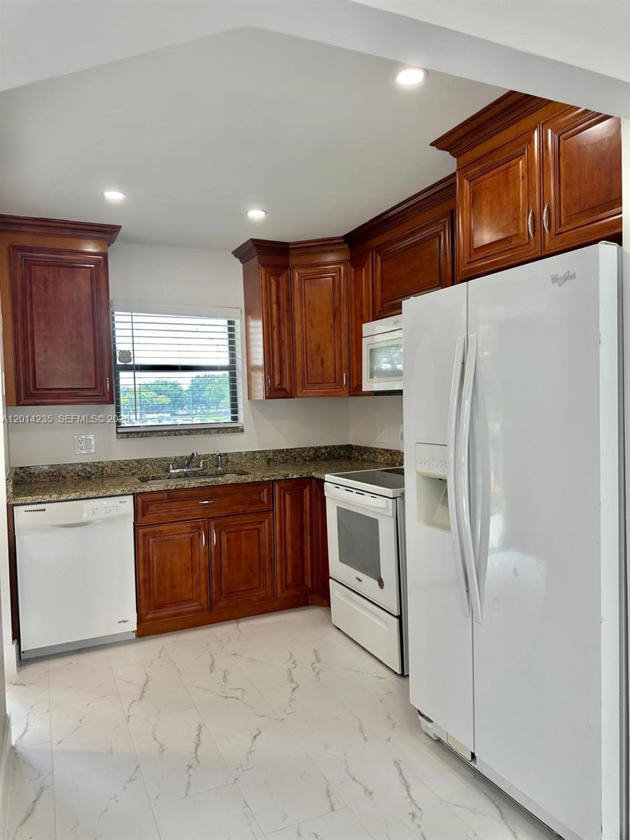 21911 Lake Forest Cir 202