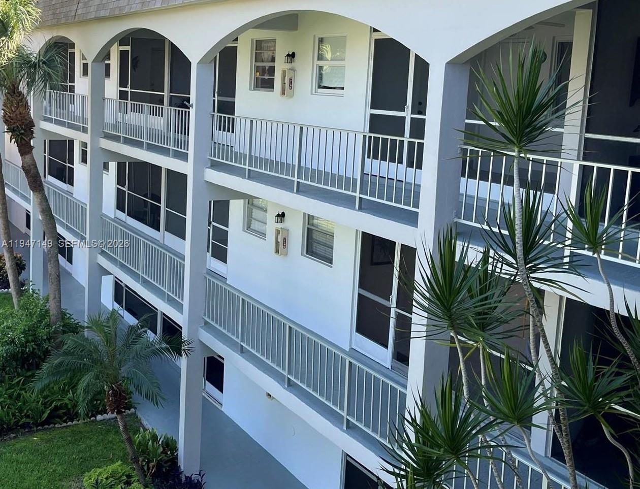 581 Blue Heron Dr 302-B