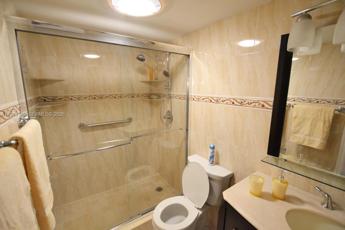 581 Blue Heron Dr 302-B