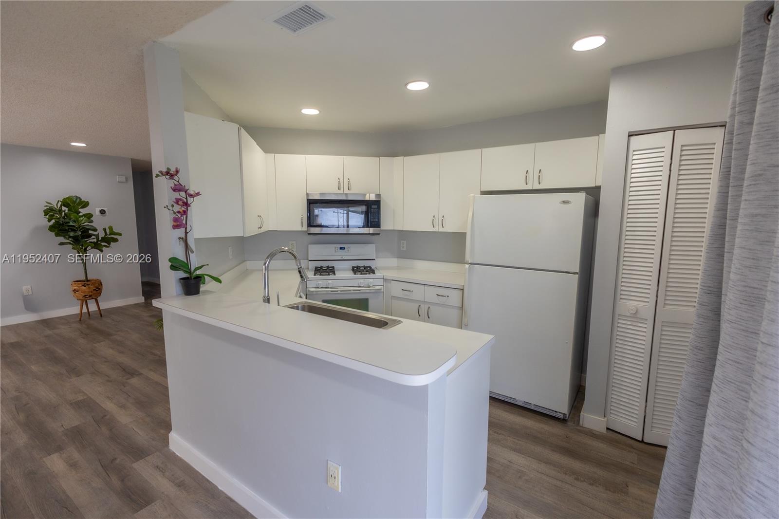 WEITZER SERENA LAKES WEST - Residential