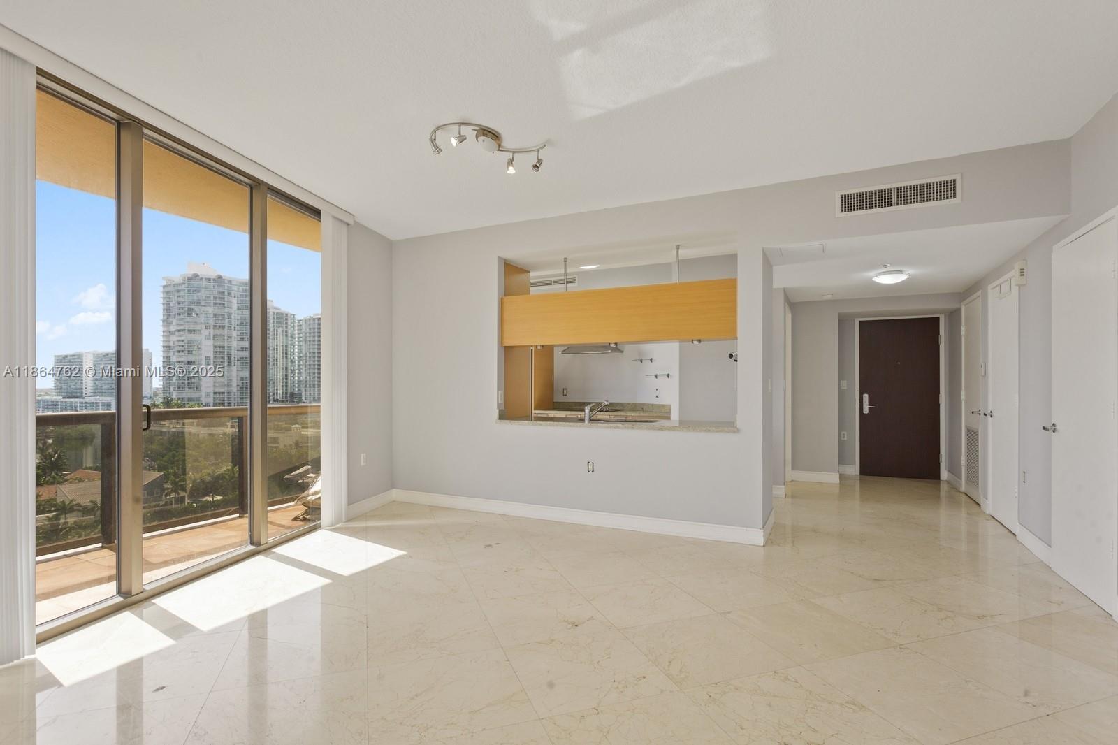 16275 Collins Ave 904