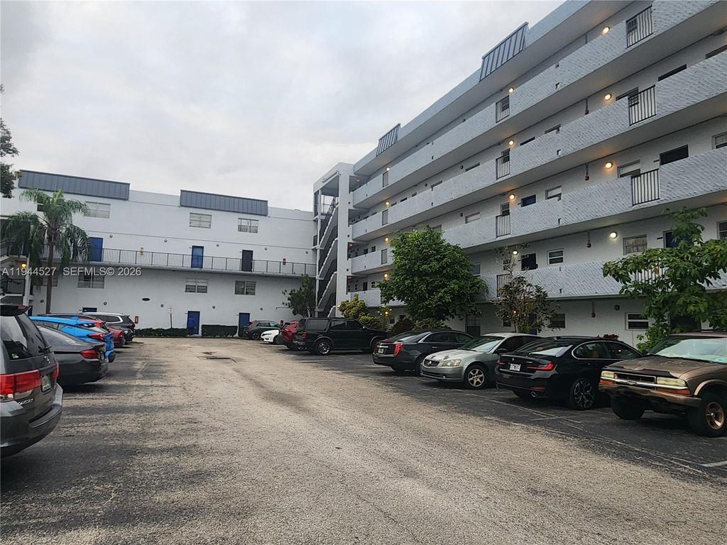 Photo of 7521 NW 16th St #4306, Plantation, FL 33313 (MLS # A11944527)