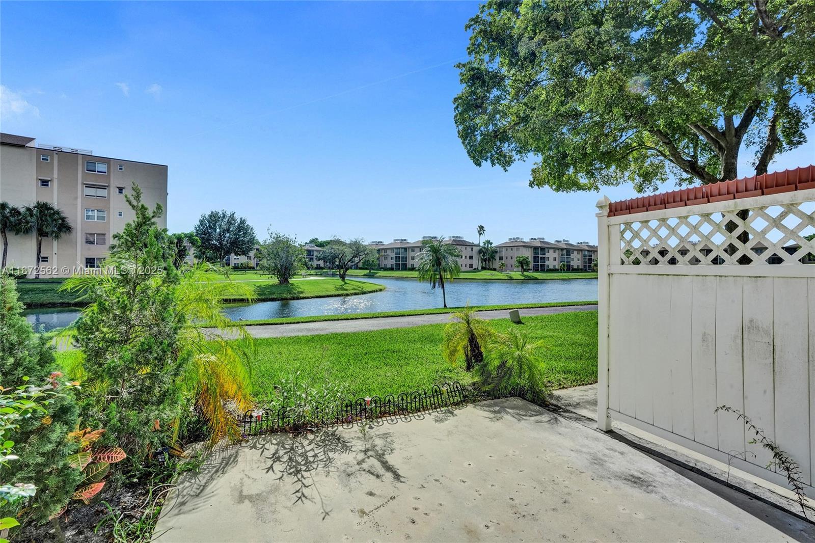 CASCADES OF LAUDERHILL - Residential
