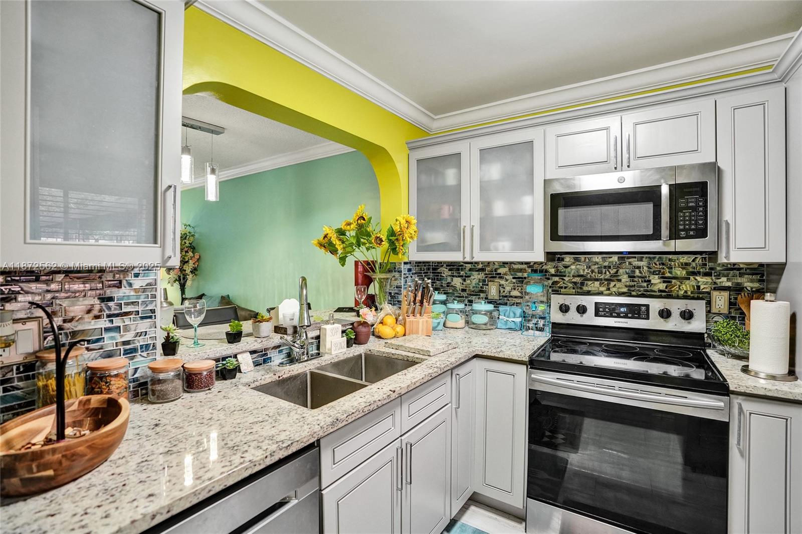 CASCADES OF LAUDERHILL - Residential