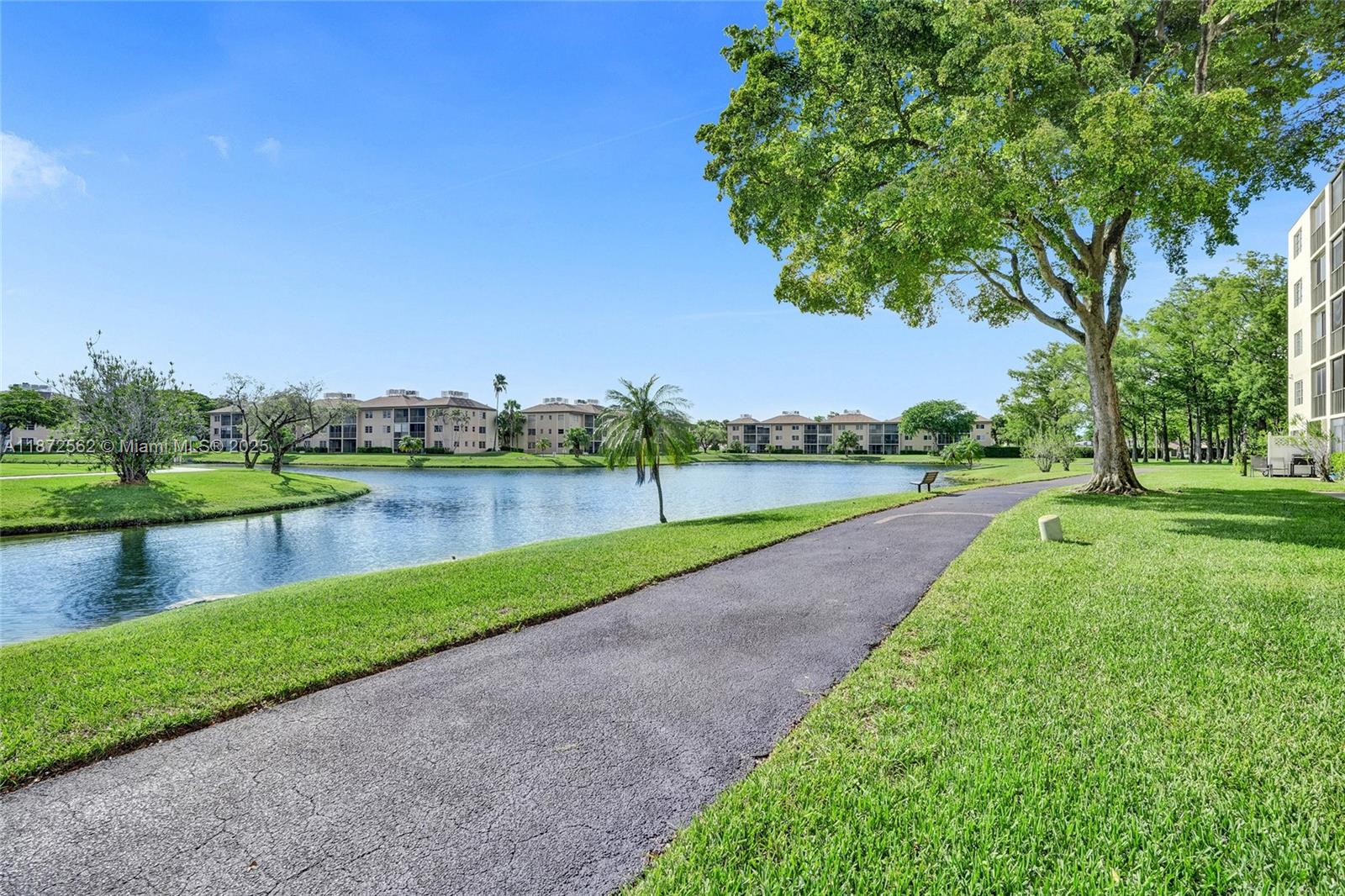 CASCADES OF LAUDERHILL - Residential