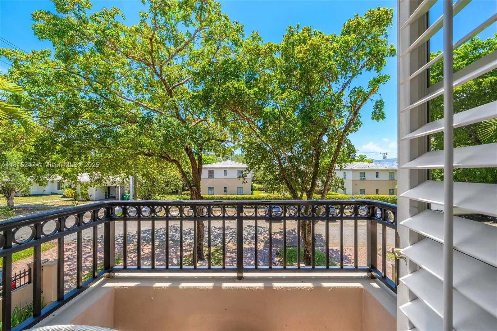 Coral Gables, Florida 33134, United States, 4 Bedrooms Bedrooms, ,4 BathroomsBathrooms,Residential,Active,144779