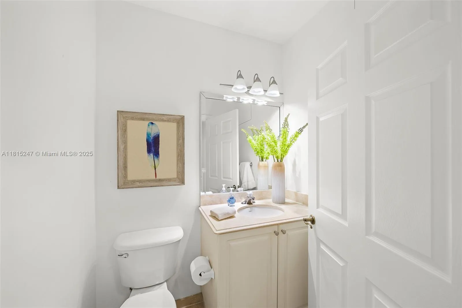 Coral Gables, Florida 33134, United States, 4 Bedrooms Bedrooms, ,4 BathroomsBathrooms,Residential,Active,144779