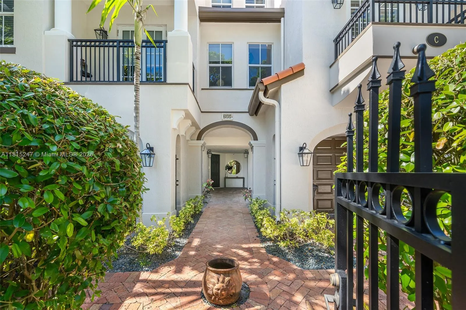 Coral Gables, Florida 33134, United States, 4 Bedrooms Bedrooms, ,4 BathroomsBathrooms,Residential,Active,144779